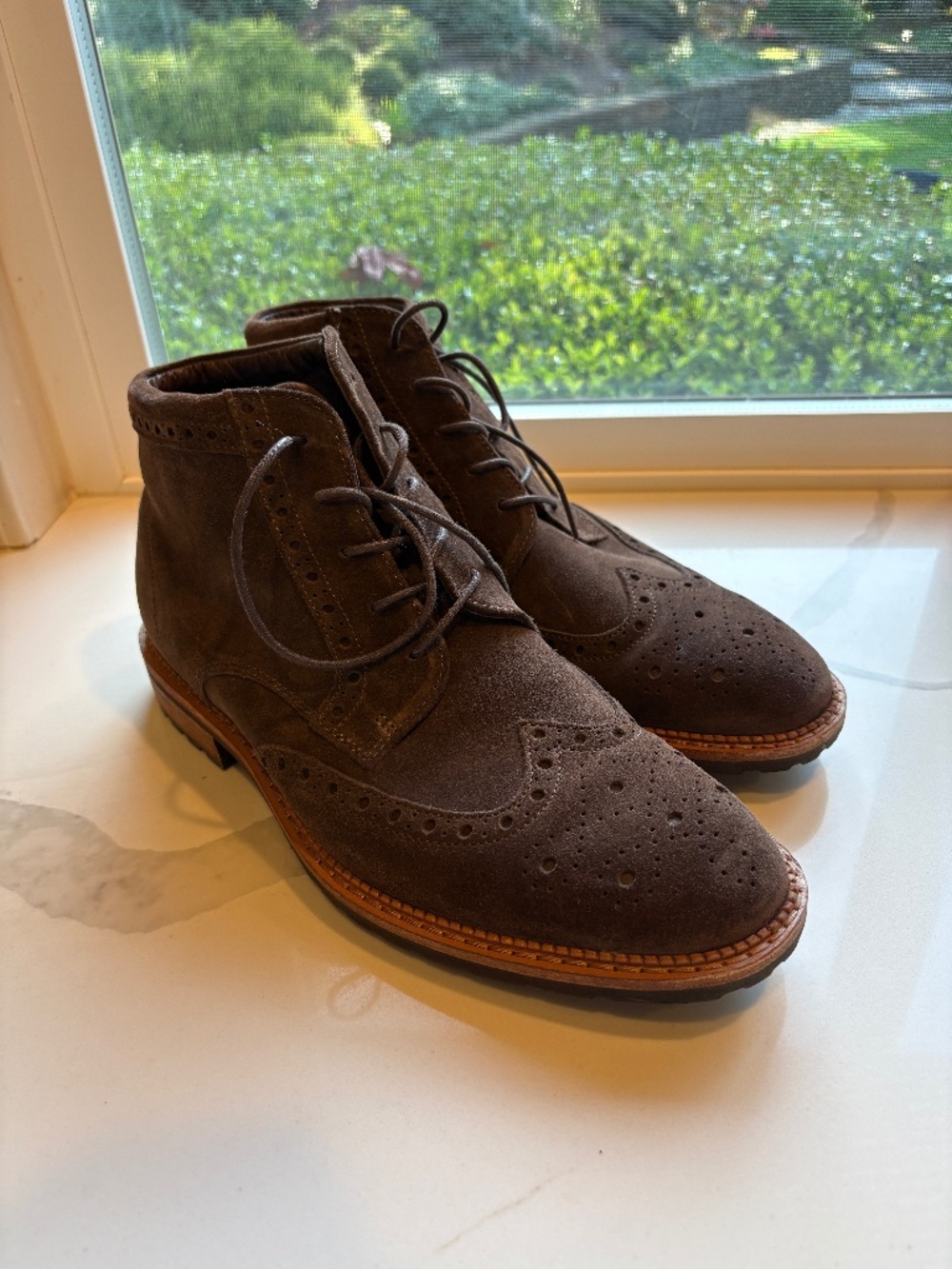 Ecco Men's Size 8 Suede Wing Tip Boot in Brown